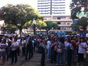 Servidores estaduais de Maringá dizem estar cada vez mais indignados com o descaso do Governo do Estado em relação a reposição salarial